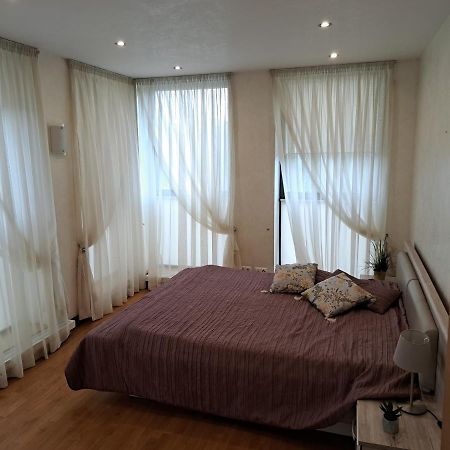 Andyshaun Service Appartments Riga Esterno foto