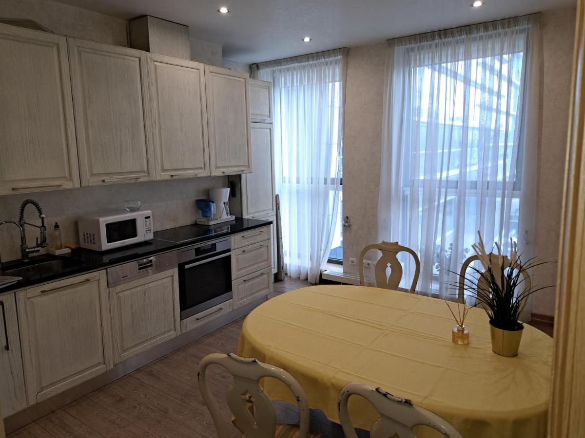 Andyshaun Service Appartments Riga Esterno foto