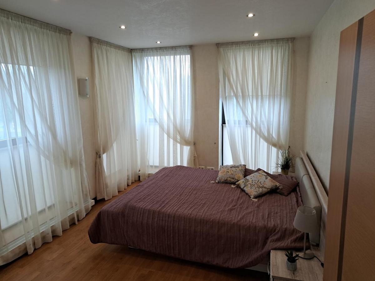 Andyshaun Service Appartments Riga Esterno foto